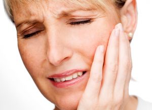 woman with oral pain image
